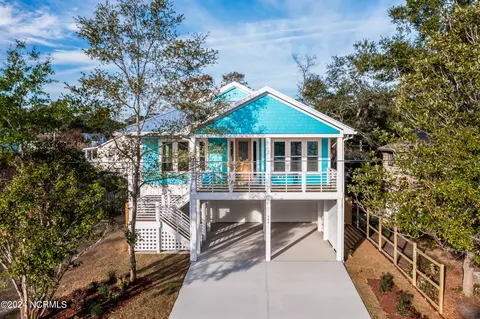 704 S 6th St, Carolina Beach, NC 28428