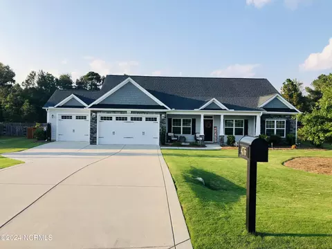 476 Goldenleaf Cir, Whispering Pines, NC 28327