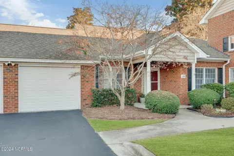 102 Willows Ct, Washington, NC 27889