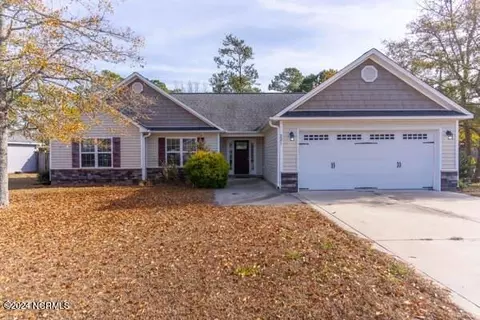 221 Marsh Haven Dr, Sneads Ferry, NC 28460