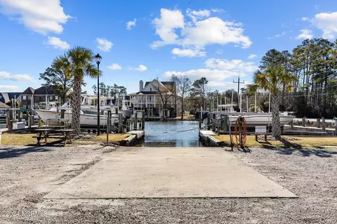 107 Grady Ct, Morehead City, NC 28557