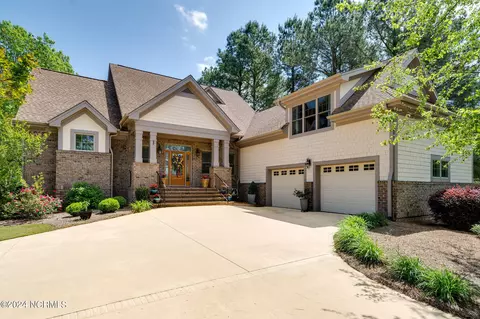 104 Evergreen Dr, Wallace, NC 28466