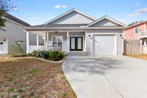 105 NW 11th St, Oak Island, NC 28465