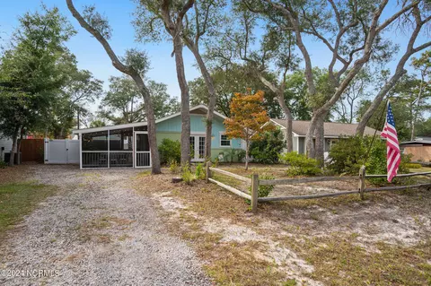 153 NW 10th St, Oak Island, NC 28465