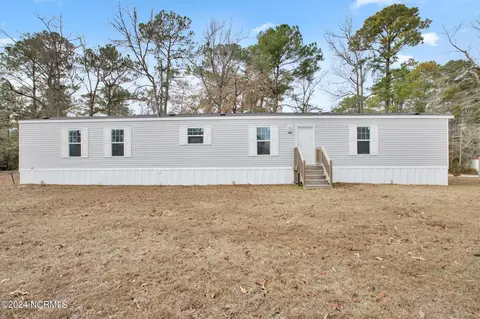 402 Pond View Cir, Hampstead, NC 28443