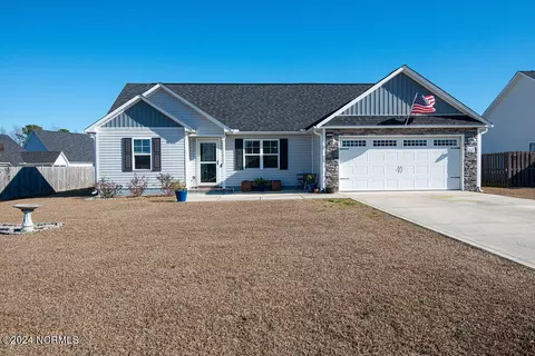 312 Channel Run Ln, Sneads Ferry, NC 28460
