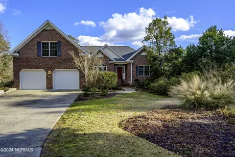 242 Shoreline Dr, New Bern, NC 28562