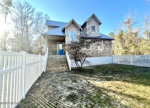 5036 The Woods Rd, Kitty Hawk, NC 27949