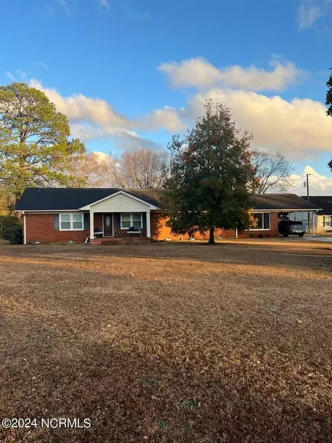 6690 Hobbton Hwy, Clinton, NC 28328