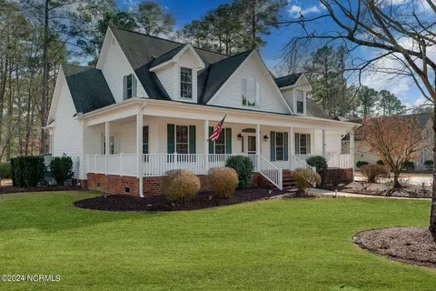 207 Perquimans Dr, Chocowinity, NC 27817