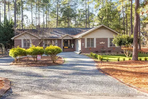 290 Longleaf Dr, West End, NC 27376 photo 1