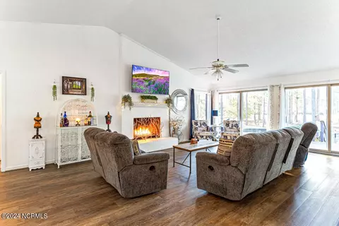 290 Longleaf Dr, West End, NC 27376 photo 9