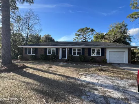 5001 College Acres Dr, Wilmington, NC 28403