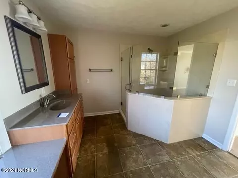 Bath - 84 Victor Ln, Hampstead, NC 28443 photo 2 of 2