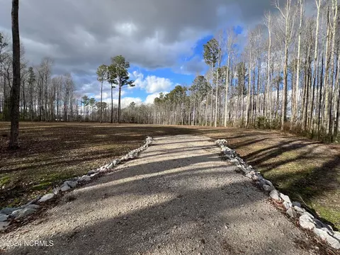 225 Southwind Dr, Washington, NC 27889