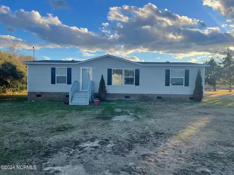 400 Clay Ct, Lucama, NC 28751