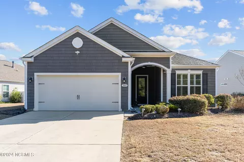 3049 Crescent Lake Dr, Calabash, NC 28467
