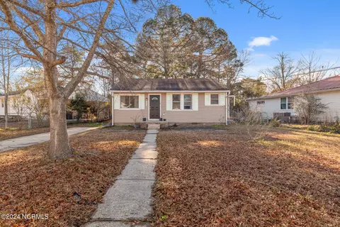 426 New River Dr, Jacksonville, NC 28540