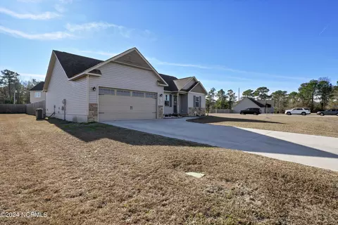 207 Brice Ct, Hubert, NC 28539 photo 4