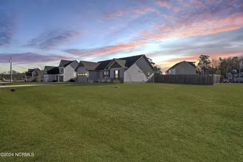 207 Brice Ct, Hubert, NC 28539 photo 3
