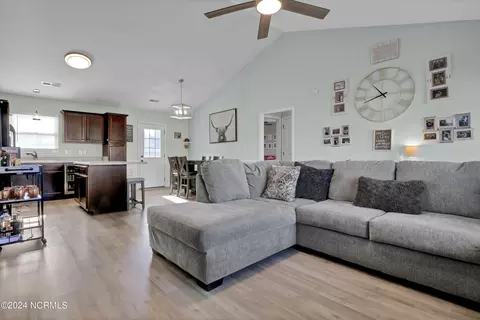 207 Brice Ct, Hubert, NC 28539 photo 9