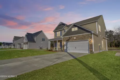 607 Macy Pl, Hubert, NC 28539 photo 2