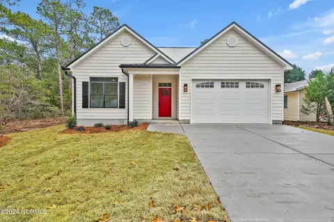 116 NW 14th St, Oak Island, NC 28465