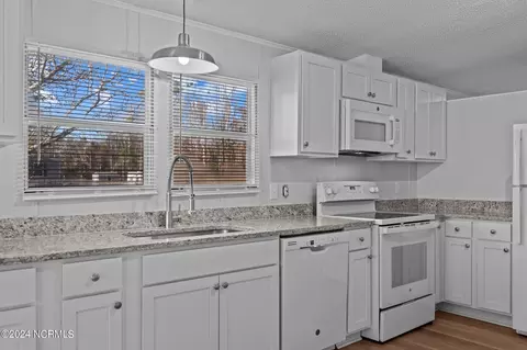 239 Bermuda Dr, Hampstead, NC 28443 photo 13