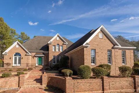 124 Carriage Park Dr, West End, NC 27376