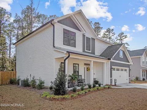 809 E Fremont St, Burgaw, NC 28425