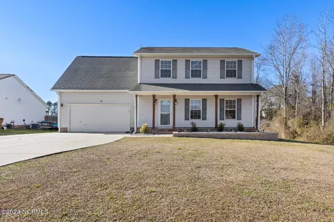 205 Traci Ct, Hubert, NC 28539