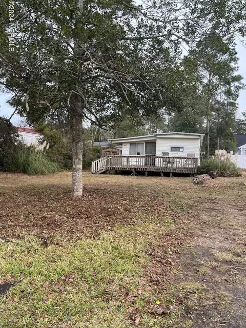 250 NE 69th St, Oak Island, NC 28465