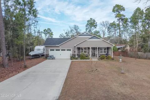 1420 Chadwick Shores Dr, Sneads Ferry, NC 28460