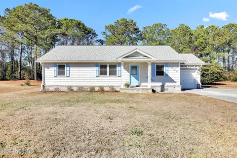 1459 Country Club Dr, Hampstead, NC 28443