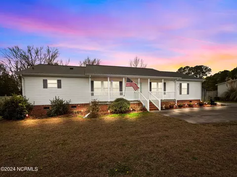 107 Buckskin Dr, Maysville, NC 28555