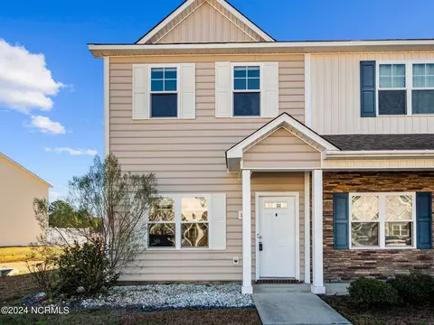 110 Justice Farm Dr, Sneads Ferry, NC 28460