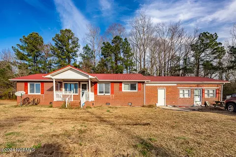 2496 Straight Rd, Oriental, NC 28571