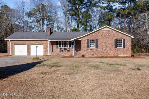 206 Canterberry Rd, Washington, NC 27889