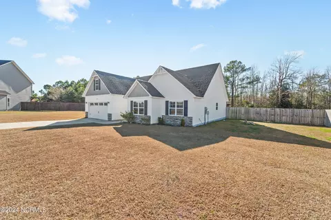 704 Pandion Ct, Holly Ridge, NC 28445