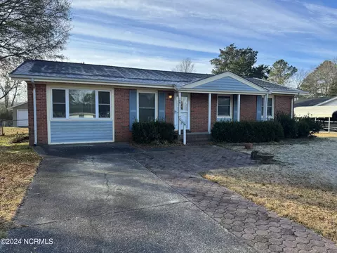 109 Aspen Ln, Jacksonville, NC 28540