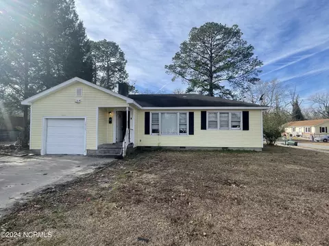 1819 Durham St, New Bern, NC 28560
