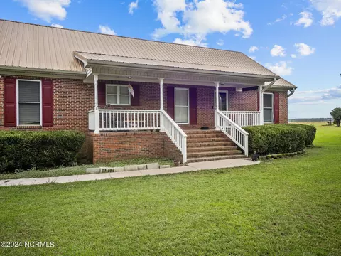 2618 White Oak River Rd, Maysville, NC 28555