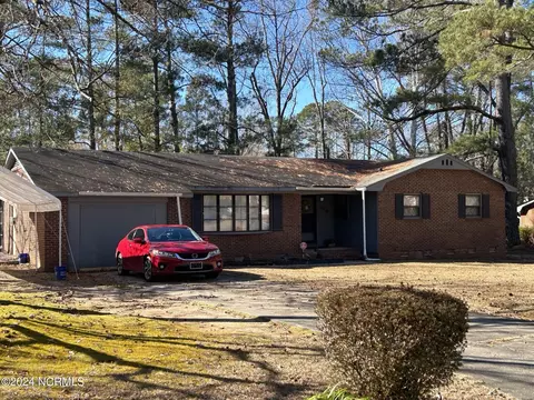 914 W Scotsdale Rd, Laurinburg, NC 28352