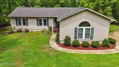 239 Winding Creek Dr, Oriental, NC 28571