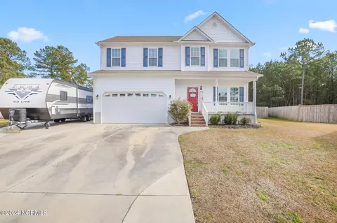 304 Sunbeam Ct, Richlands, NC 28574