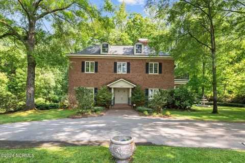 3922 Country Club Rd, Trent Woods, NC 28562