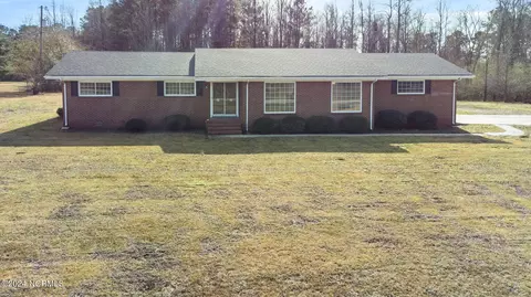 1725 Fountaintown Rd, Chinquapin, NC 28521