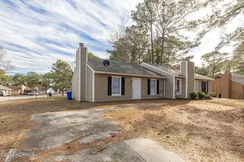 101 Corey Cir, Jacksonville, NC 28546