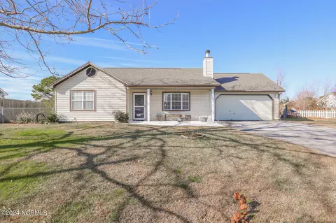 304 Josie Ct, Hubert, NC 28539