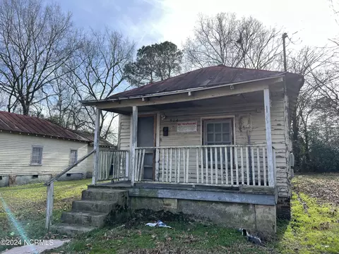 902 Carolina St E, Wilson, NC 27893